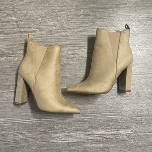 Forever 21 Suede Size 7 Beige Booties